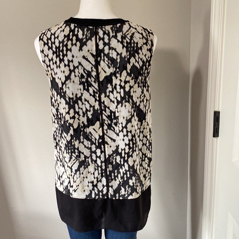VINCE Basketweave Print Double Layer Silk Top Black White Abstract Sz M - Picture 9 of 14